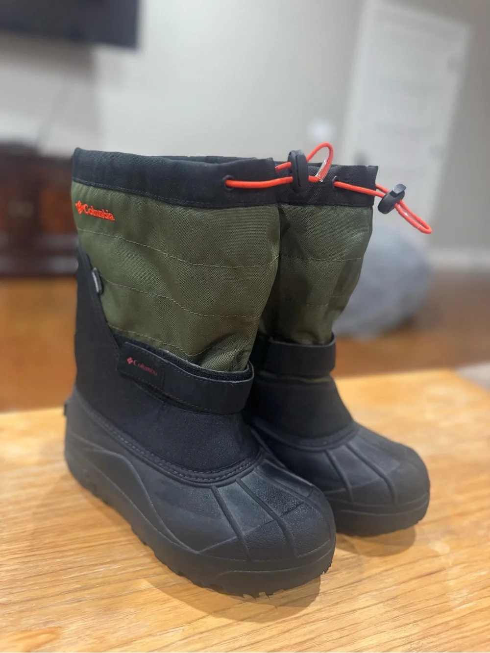 Columbia Powderbug Plus II Olive Green Kids Snow Boots with Red Drawcord NWOB